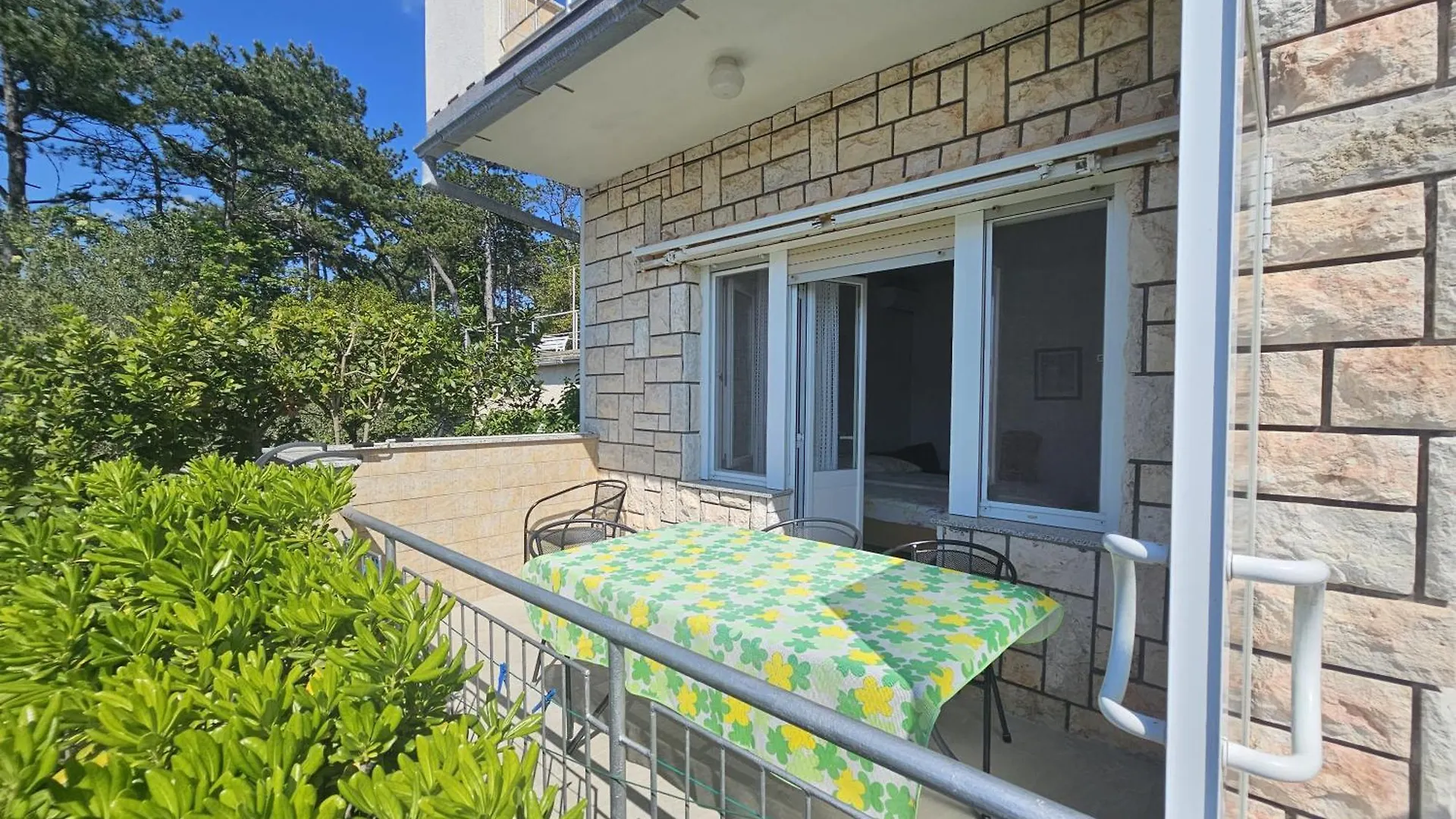 Seafront Apartment With Balcony-50 M From The Sea Silo  Croatia
