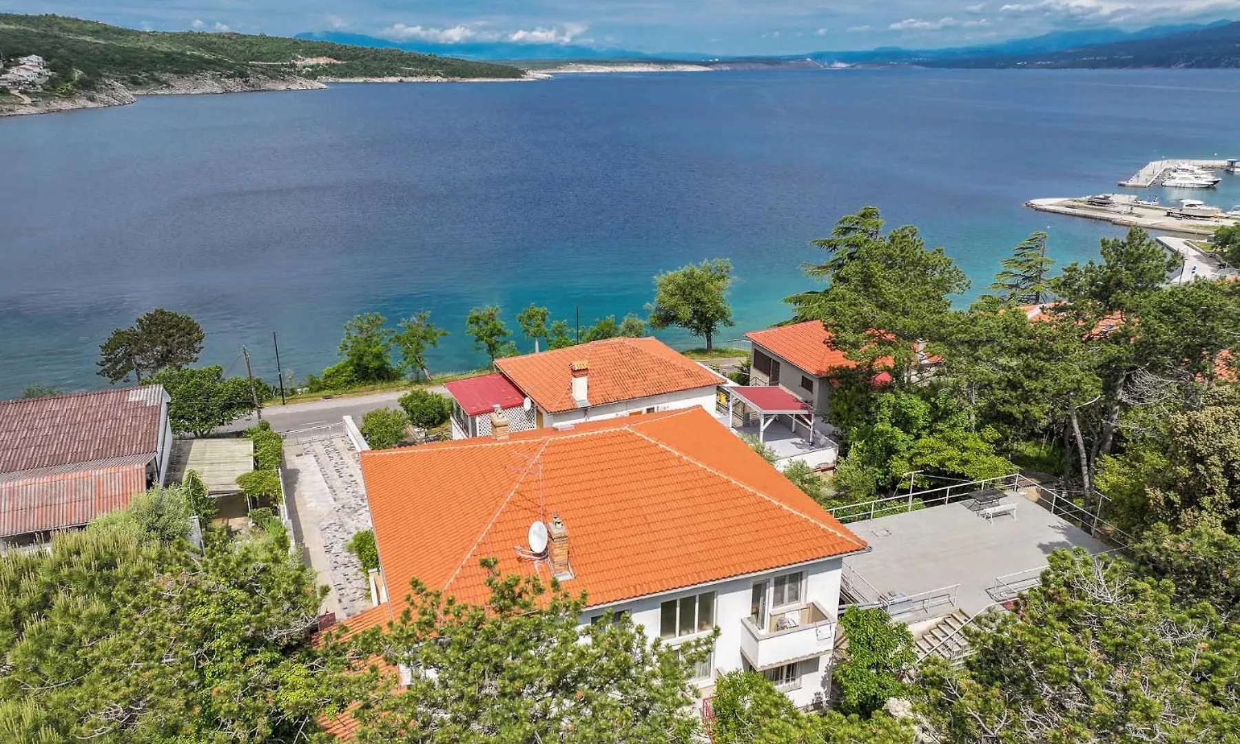 Seafront Apartment With Balcony-50 M From The Sea Silo