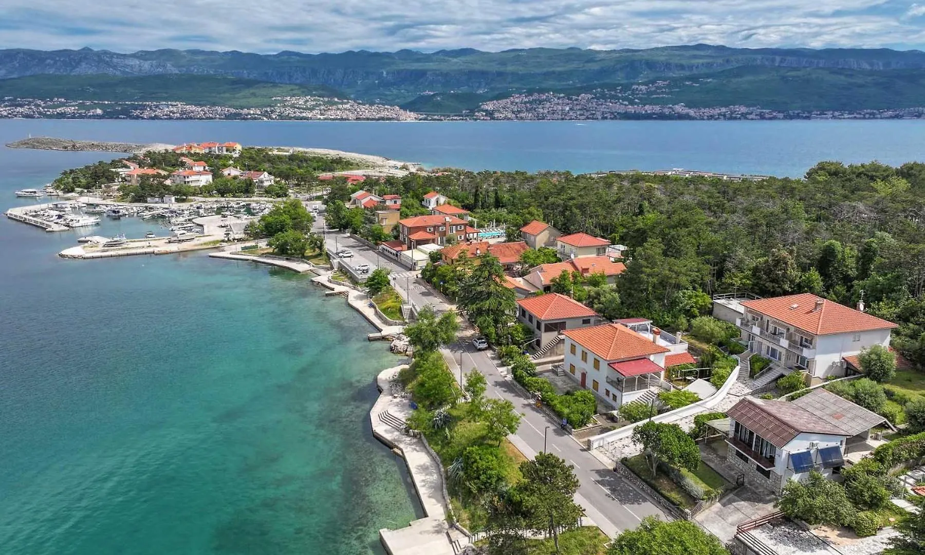 Seafront Apartment With Balcony-50 M From The Sea Silo  Croatia