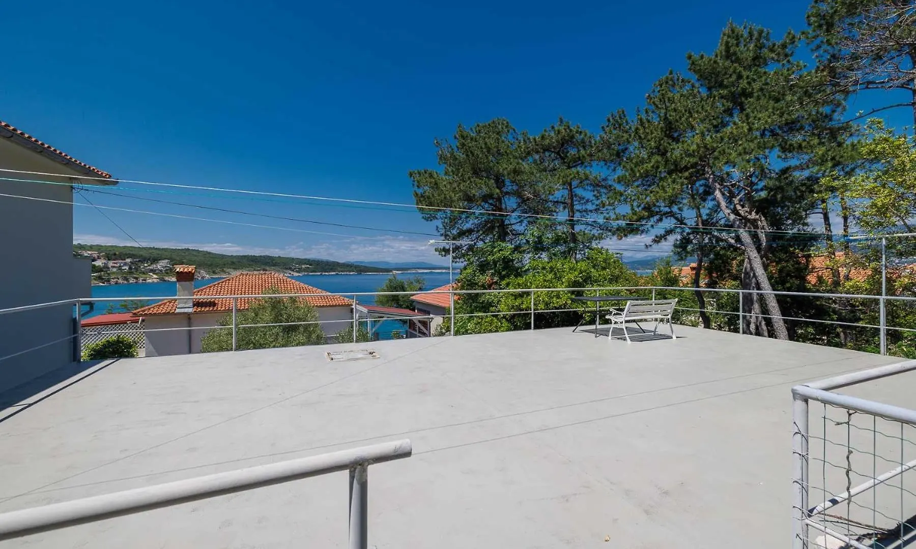 Seafront Apartment With Balcony-50 M From The Sea Silo