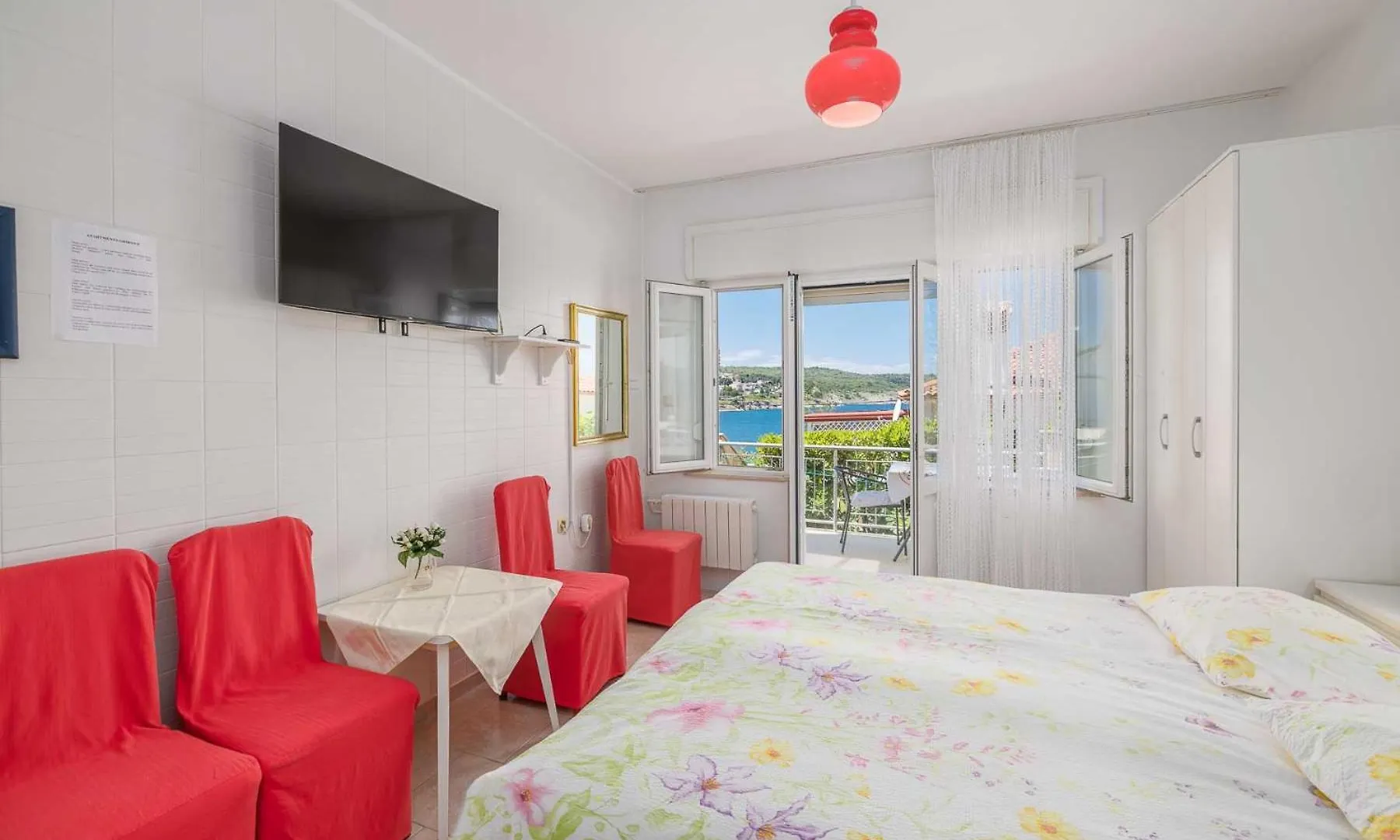 Seafront Apartment With Balcony-50 M From The Sea Silo