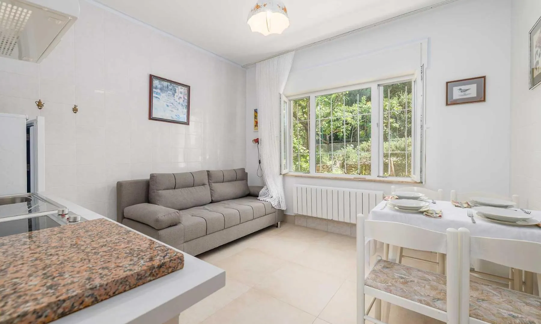 Seafront Apartment With Balcony-50 M From The Sea Silo