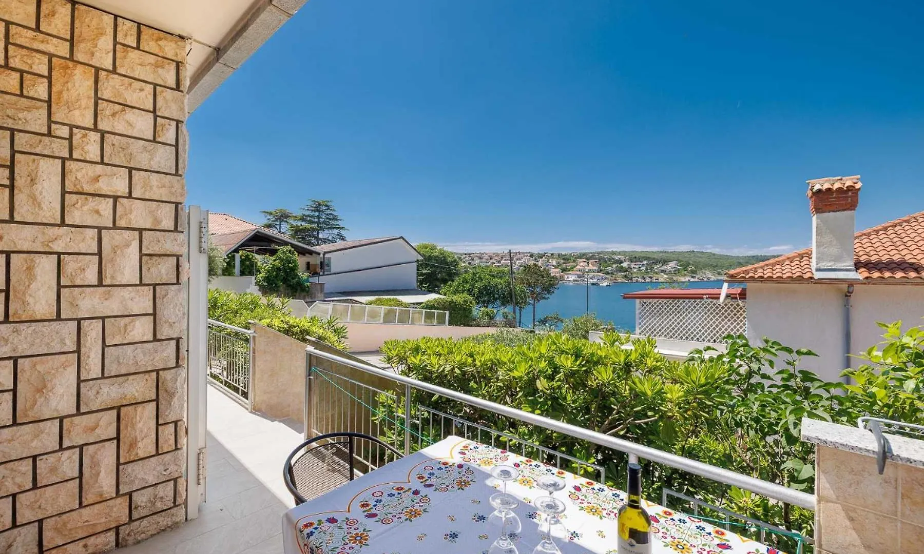 Seafront Apartment With Balcony-50 M From The Sea Silo