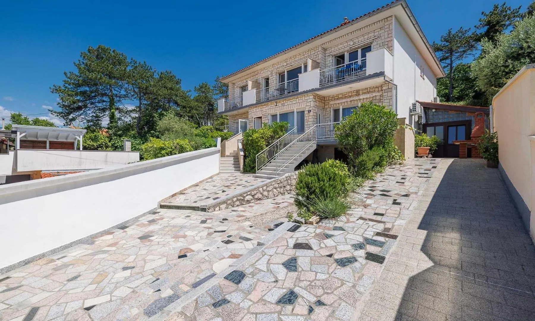 Seafront Apartment With Balcony-50 M From The Sea Silo  Croatia